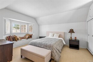 24308 Bridle Trail Rd in Hidden Hills, CA - Building Photo