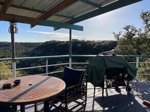 410 Osage Dr in Canyon Lake, TX - Foto de edificio - Building Photo