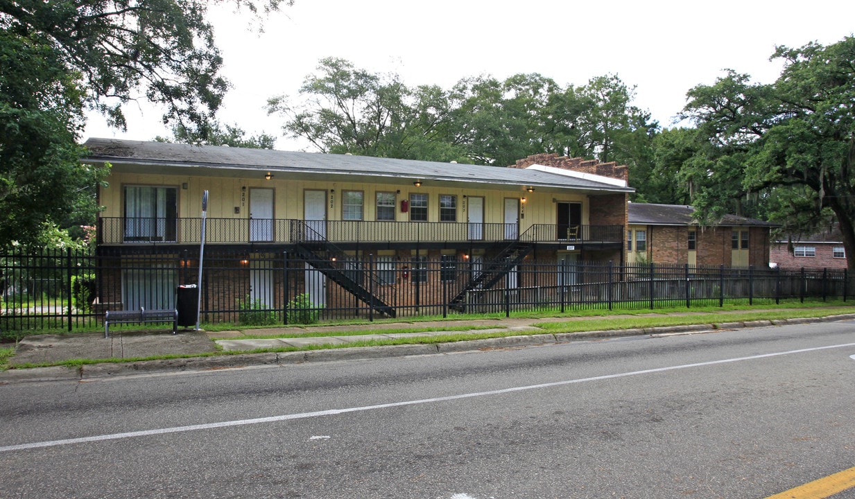 Meridian Oaks Apartments in Tallahassee, FL - Building Photo