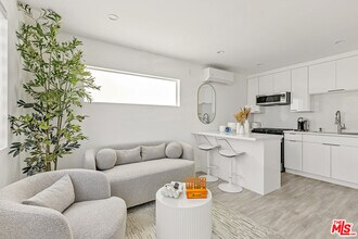 7076 Park Manor Ave in Los Angeles, CA - Building Photo - Building Photo