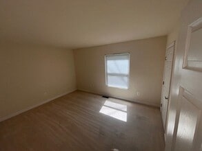 1823 Charles Ct in Charlottesville, VA - Foto de edificio - Building Photo