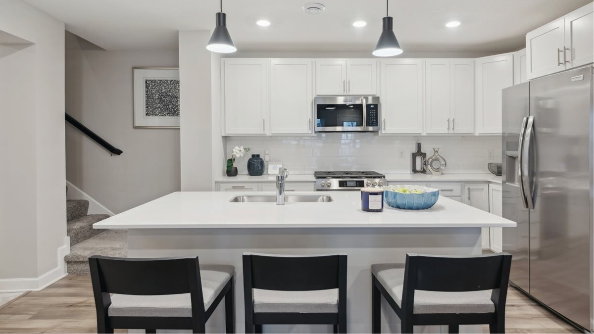 5187 Long Pointe Pass in Woodbury, MN - Building Photo