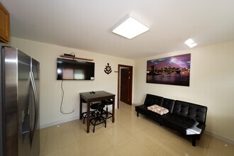 617 7th Ave in Honolulu, HI - Foto de edificio - Building Photo