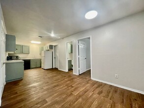 1009-1011-1011 Advance St in San Marcos, TX - Foto de edificio - Building Photo