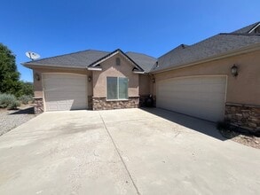 26701 Skyline Dr in Tehachapi, CA - Building Photo - Building Photo