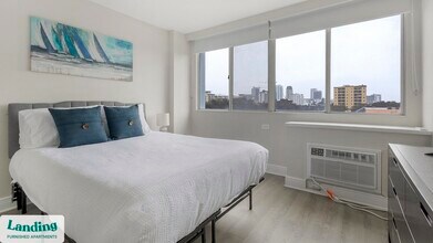 305 Dr. M.L.K. Jr St S, Unit 410 in St. Petersburg, FL - Foto de edificio - Building Photo