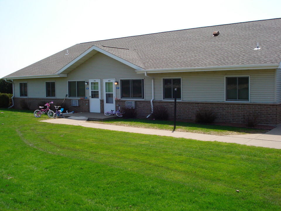 Park Street Apartments in Belmont, WI - Building Photo