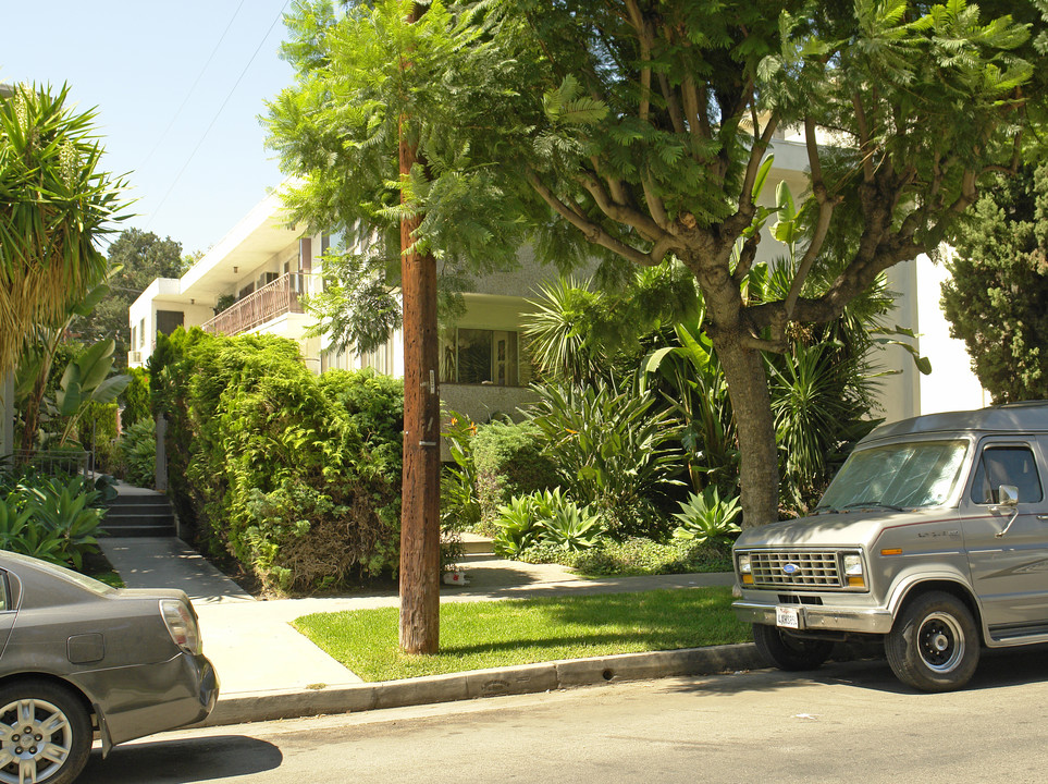 1401 N Poinsettia Pl in Los Angeles, CA - Building Photo