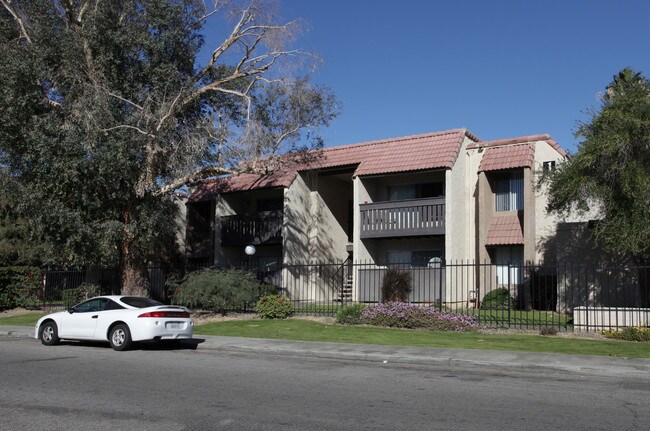 Parkview Plaza II in Indio, CA - Foto de edificio - Building Photo