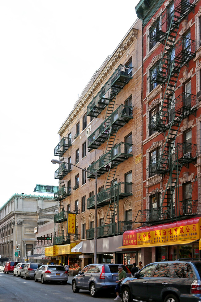 92-98 Elizabeth St in New York, NY - Foto de edificio - Building Photo