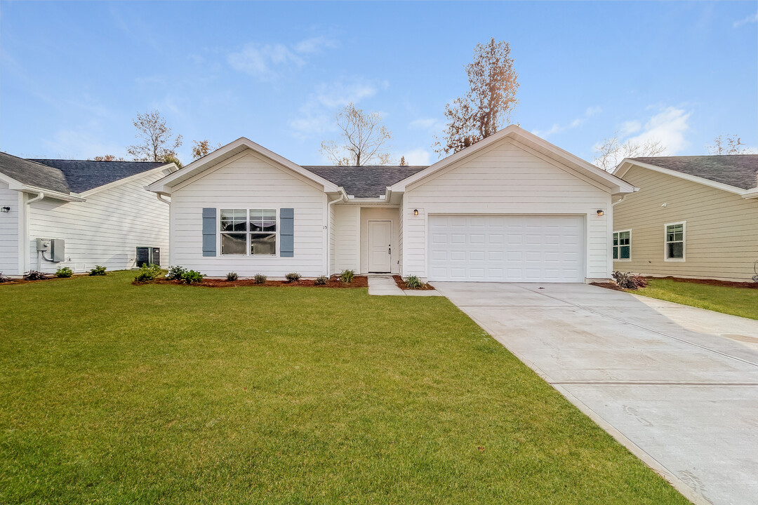 15 Greyfield Dr in Brunswick, GA - Building Photo