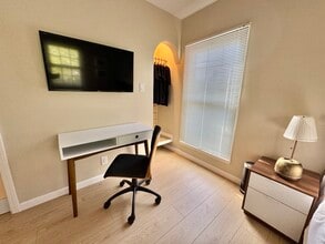 10443 Califa St in North Hollywood, CA - Building Photo - Building Photo