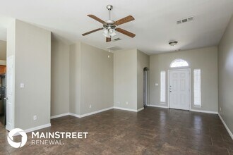 125 Currie Ct in Crowley, TX - Foto de edificio - Building Photo