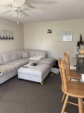 208 Buena Vista Ave in Newington, CT - Foto de edificio - Building Photo