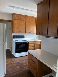 9319 University Ave, Unit 2-Bedroom in Cedar Falls, IA - Building Photo - Building Photo