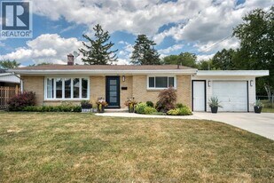 3790 Rockwell Blvd in Windsor, ON - Building Photo