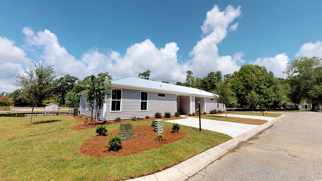 31 Wimbledon Ct in Pawleys Island, SC - Foto de edificio