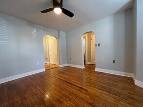 2335 W Barry Ave in Chicago, IL - Building Photo - Building Photo