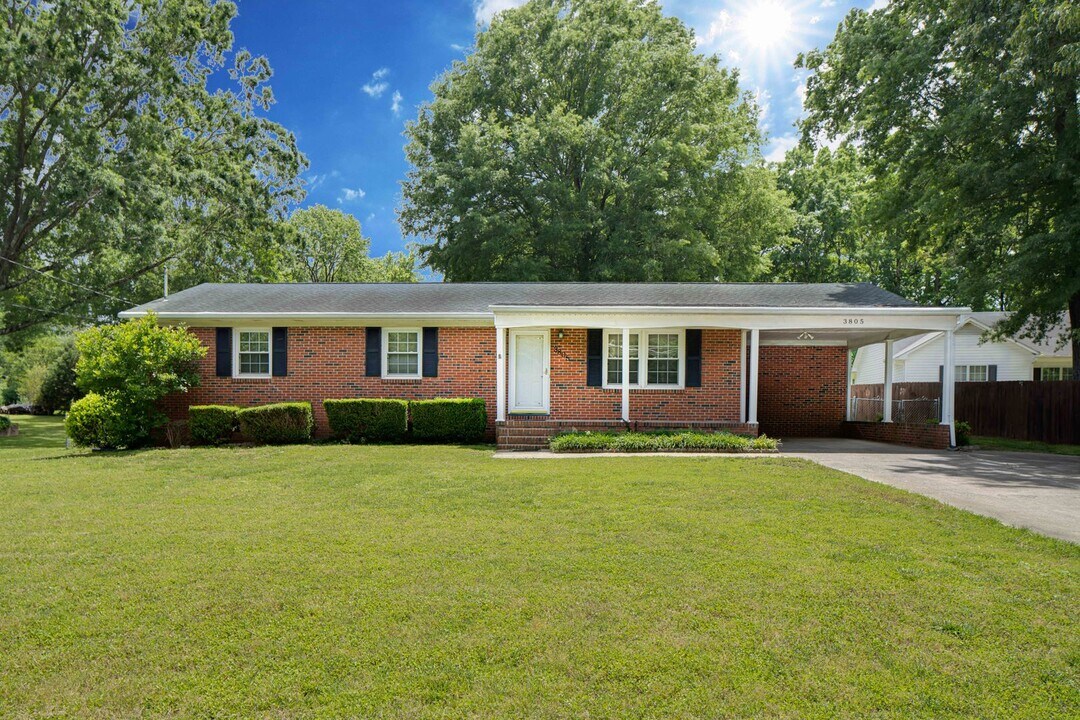 3805 Pickett Rd in Durham, NC - Building Photo