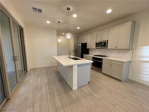 11751 Emerald Lk Ave in Las Vegas, NV - Building Photo - Building Photo