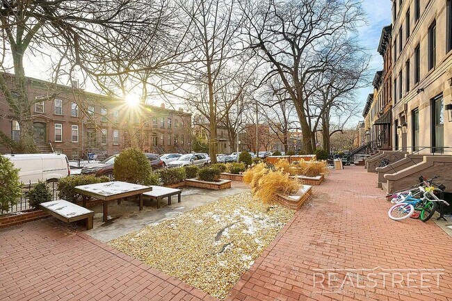 3rd Place, Unit 1R in Brooklyn, NY - Building Photo - Building Photo