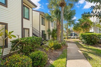 412 Moorings Cove Dr in Tarpon Springs, FL - Foto de edificio - Building Photo