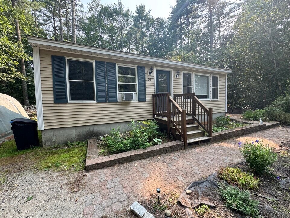 50 Spring Lake Dr in North Waterboro, ME - Building Photo