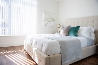 Bayshore Outlook in Vancouver, BC - Building Photo - Building Photo