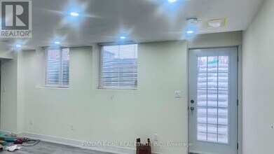 357 Mactier Dr in Vaughan, ON - Building Photo - Building Photo