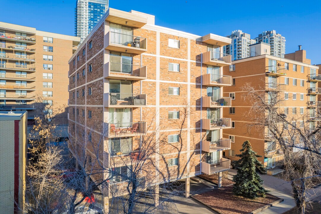 Cameo Apartments in Calgary, AB - Building Photo