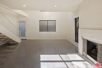 3010 Colorado Ave in Santa Monica, CA - Building Photo - Building Photo