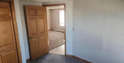 310 Main St in Cornell, WI - Foto de edificio - Building Photo