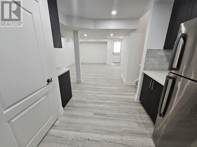 30 Bucksaw St in Brampton, ON - Building Photo - Building Photo