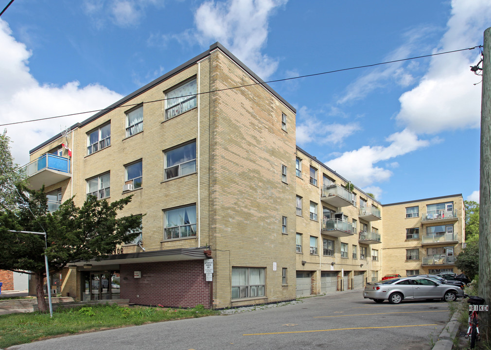 470 Mortimer Ave in Toronto, ON - Building Photo