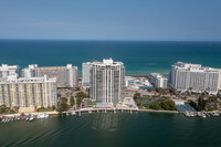 Tower House in Miami Beach, FL - Foto de edificio - Building Photo