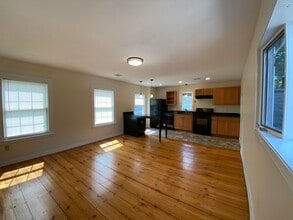 10 N Main St, Unit 10A in Upton, MA - Building Photo - Building Photo