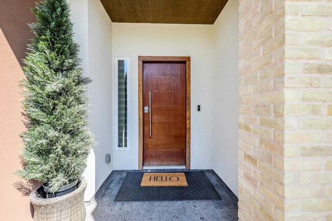 9653 McPherson Rd, Unit 205 in Laredo, TX - Building Photo - Building Photo