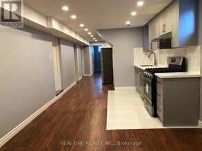 1161 Shadeland Dr in Mississauga, ON - Building Photo - Building Photo