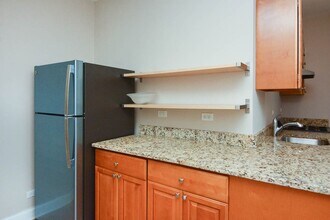 890 Green Bay Rd, Unit J01P in Winnetka, IL - Foto de edificio - Building Photo