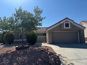 9625 Sundial Dr in Las Vegas, NV - Foto de edificio - Building Photo