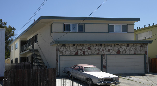 3404 School St in Oakland, CA - Building Photo - Building Photo