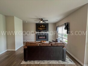 1007 Maywood Ln in Waukee, IA - Building Photo - Building Photo
