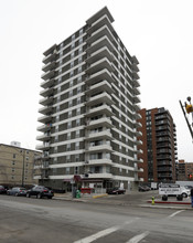 Central Towers in Calgary, AB - Building Photo - Building Photo