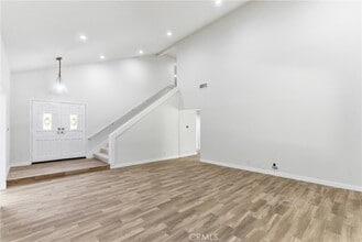 5415 E Willowick Cir in Anaheim, CA - Foto de edificio - Building Photo