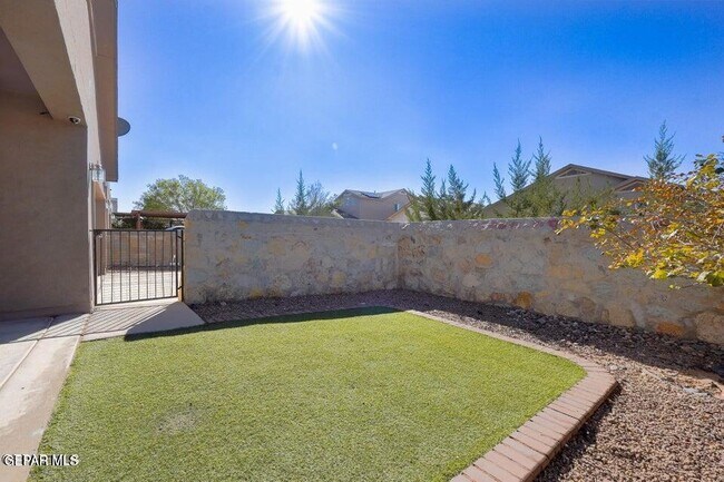 2076 Robert Minnie in El Paso, TX - Building Photo - Building Photo