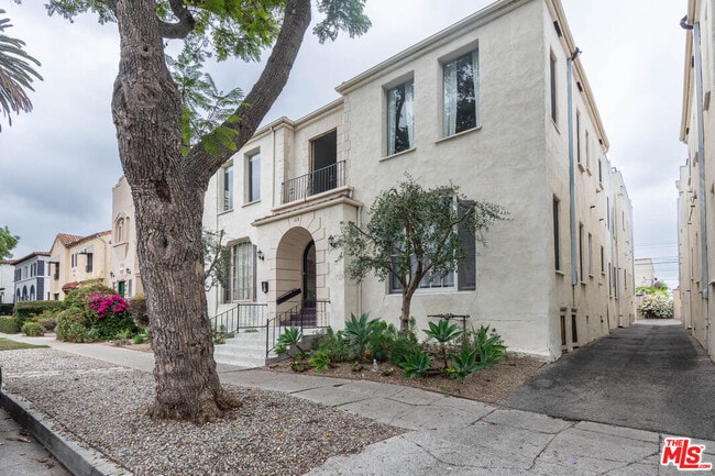 418 N Curson Ave in Los Angeles, CA - Building Photo - Building Photo