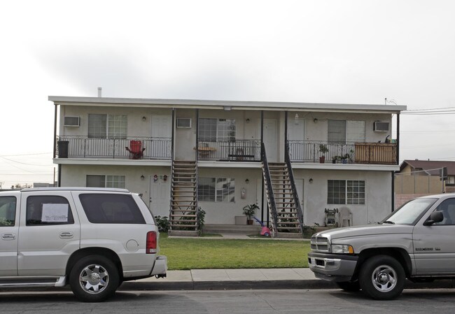 1946 2nd St in San Fernando, CA - Building Photo - Building Photo