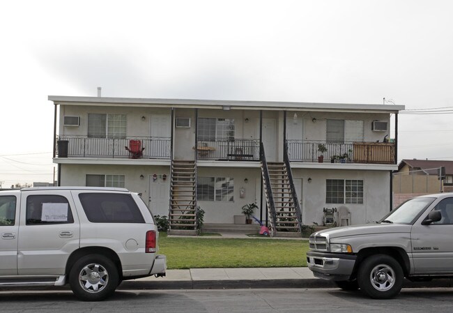 1946 2nd St in San Fernando, CA - Foto de edificio - Building Photo