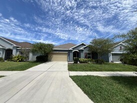 12119 Ledbury Commons Dr in Gibsonton, FL - Building Photo