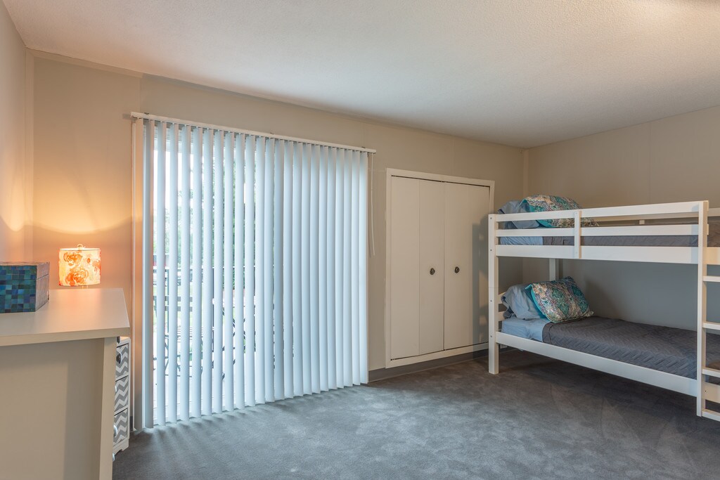 Whitewood Townhome & Loft Apartments Twinsburg, OH Apartments